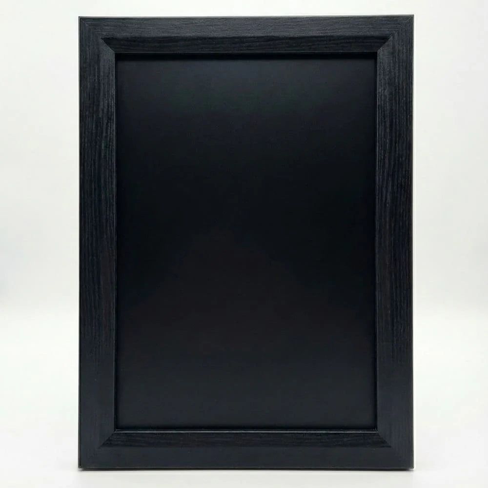 Wandkreidetafel 64 × 89 cm, Magnetisch, Holzrahmen Schwarz – B-Ware / Abverkauf
