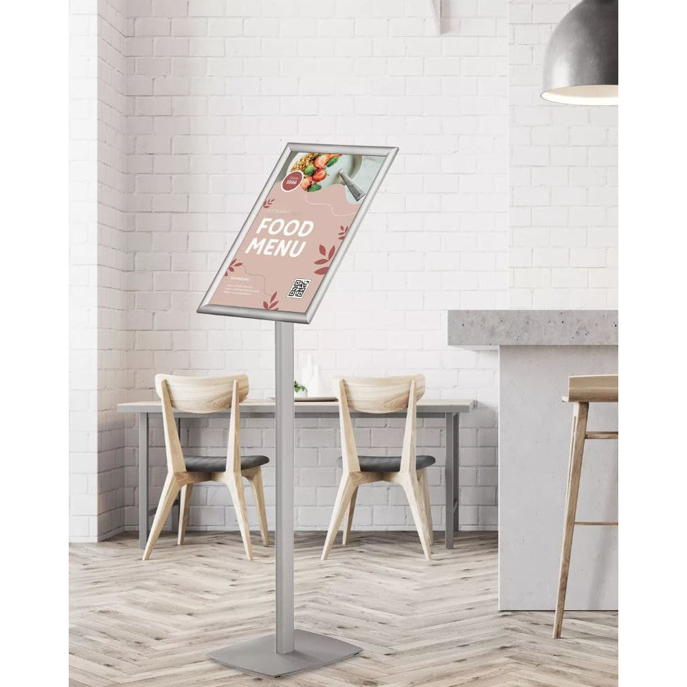 A3 Infoständer aufgestellt in einem Restaurant