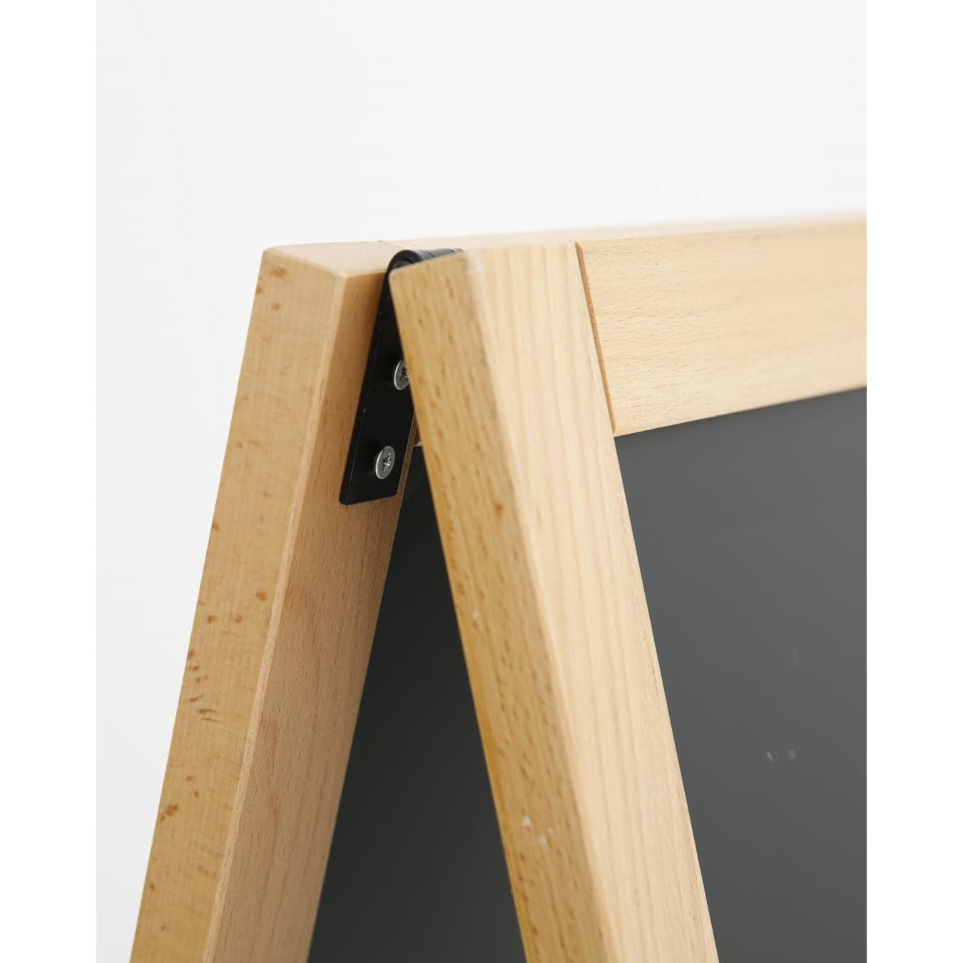 Holz Kundenstopper mit Kreidetafel - Detailfoto Ecke und Scharnier