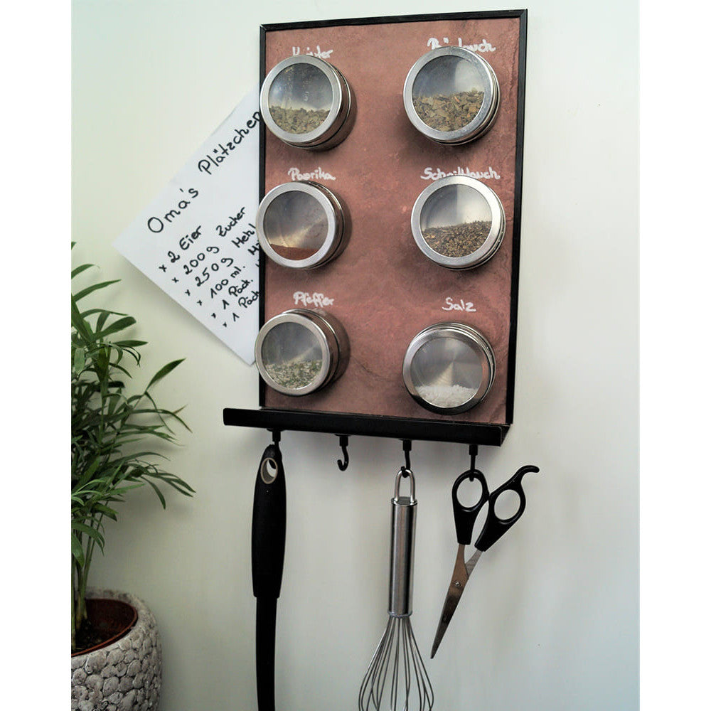 Küchentafel magnetisch aus Schiefer mit Magnethacken und Gewürzdosen