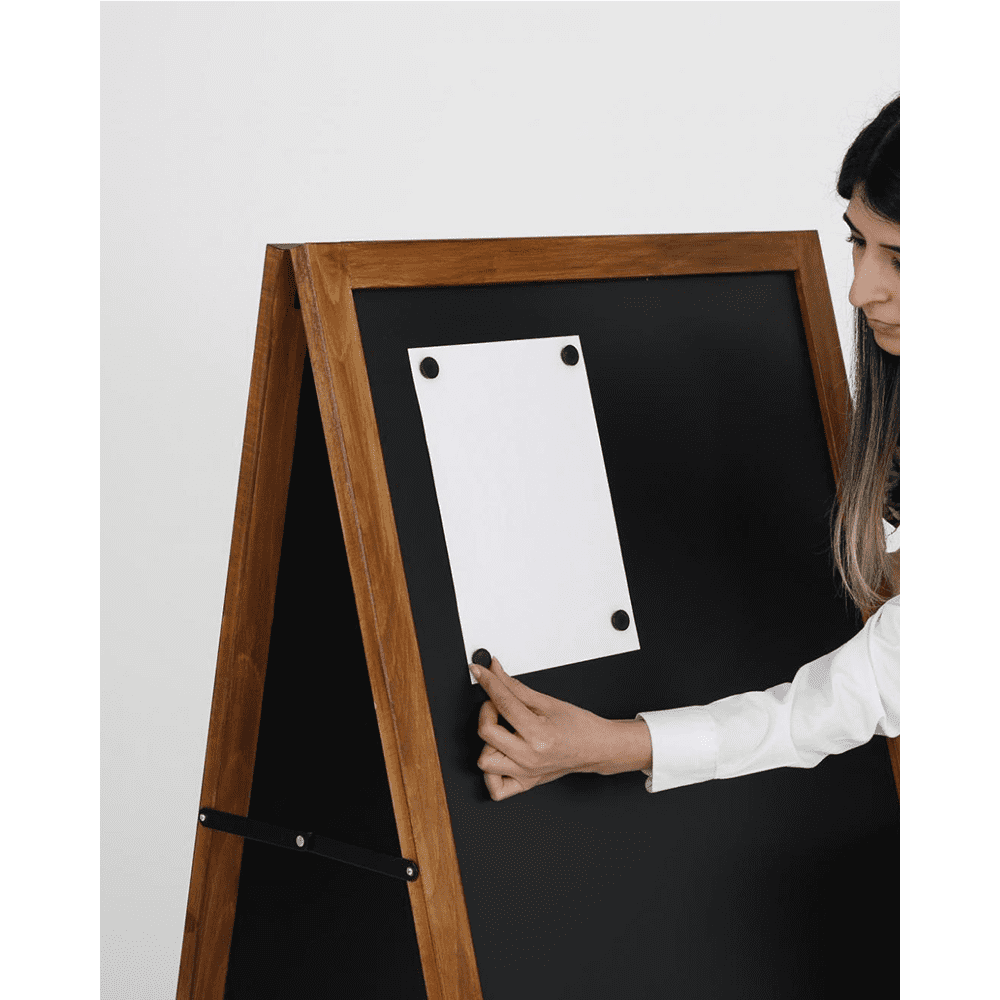 magnetische Kreidetafel Aufsteller für das Positionieren Plakaten mit Magnetpins