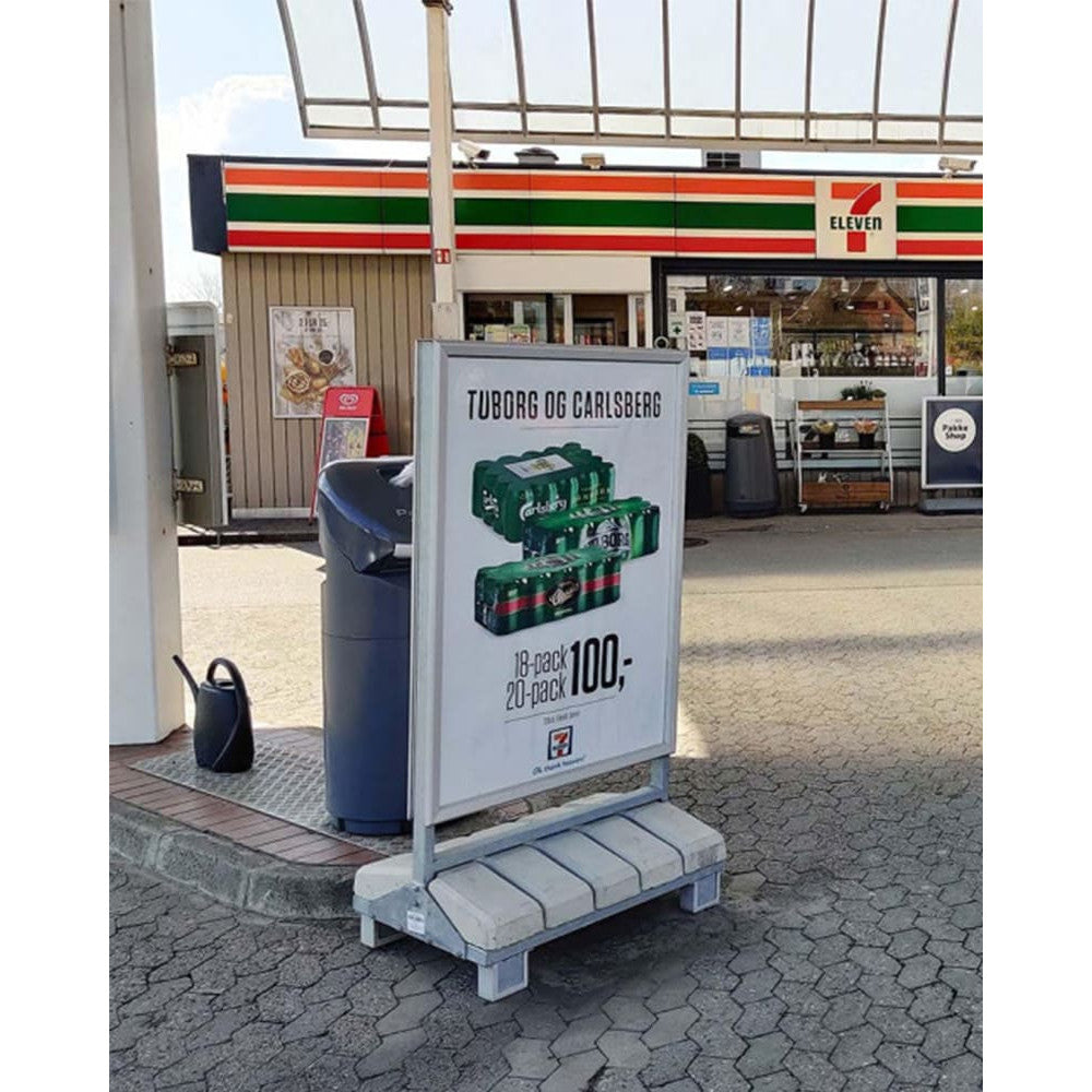 Strassenständer mit Betonelementen