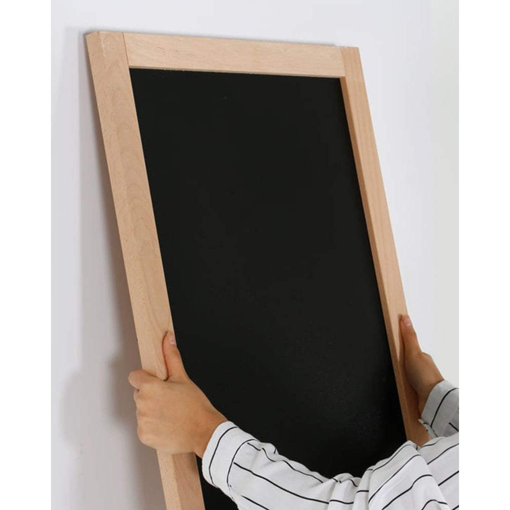 Wandkreidetafel magnetisch mit Holzrahmen Natur Montage an Wand