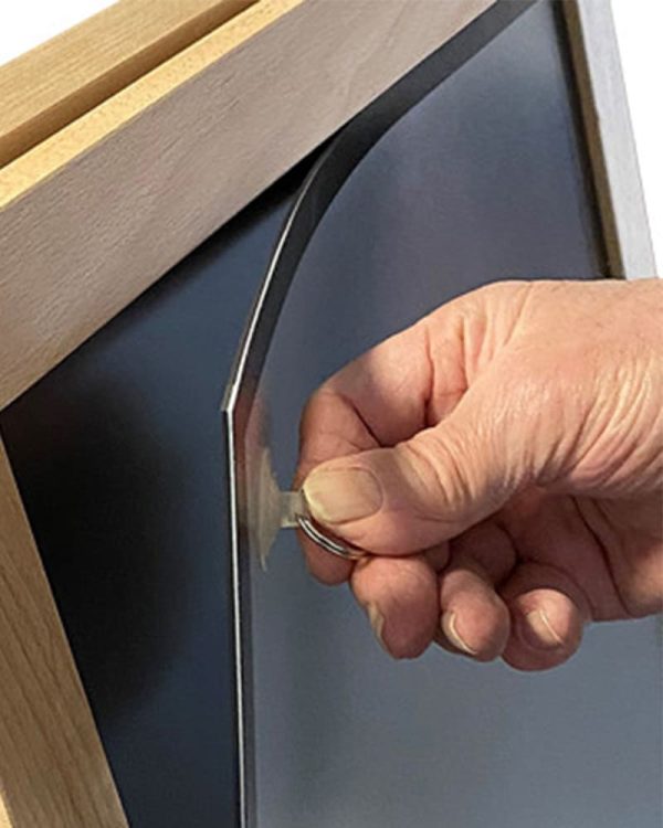 Magnetischer Holz Kundenstopper mit magnetischer Antireflex UV Schutzfolie für Plakate